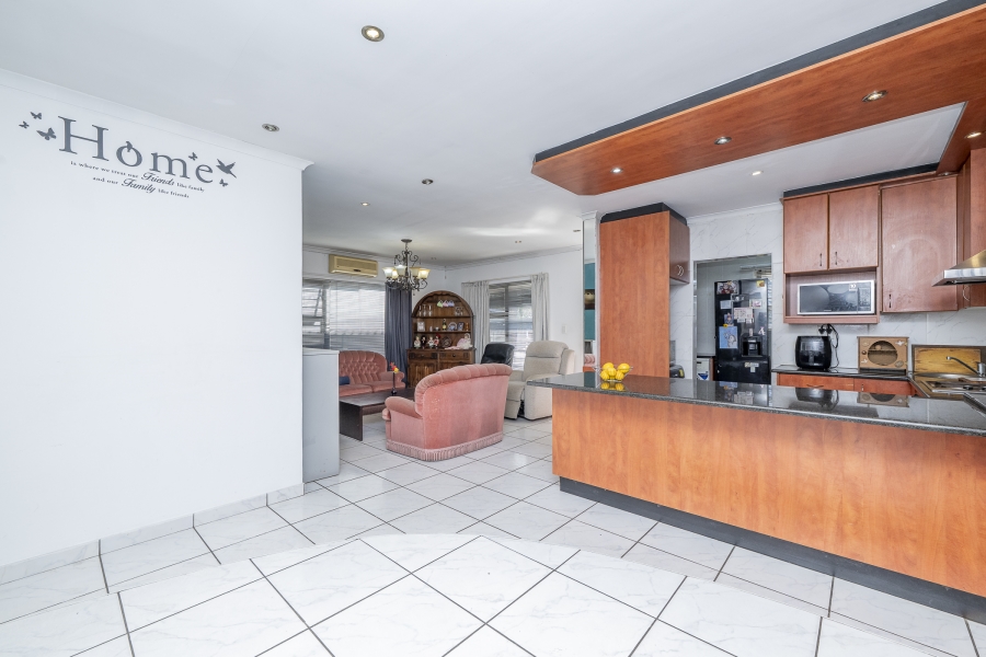 3 Bedroom Property for Sale in Protea Heights Western Cape